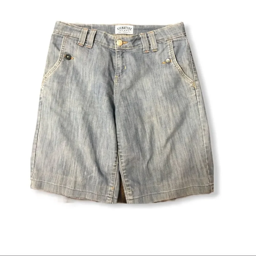 Levi's Signature Denim Shorts - Picture 1 of 6